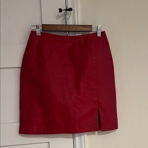 VINTAGE Newportnews Styleworks Red 100% Leather Mini Skirt with Slit Size 6 EUC